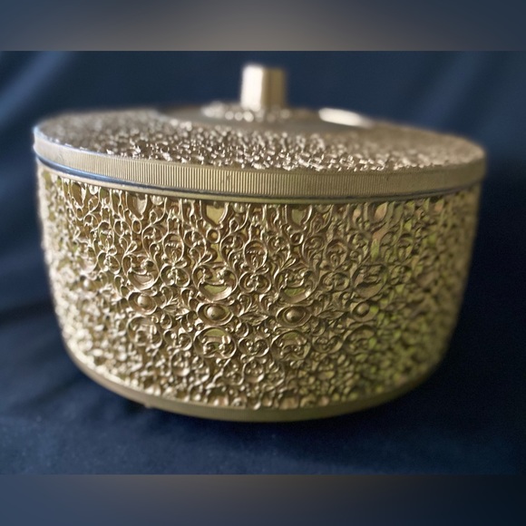 Vintage MCM Ornate Gold Hollywood Regency Round Lidded Storage Sewing Box - Picture 4 of 10